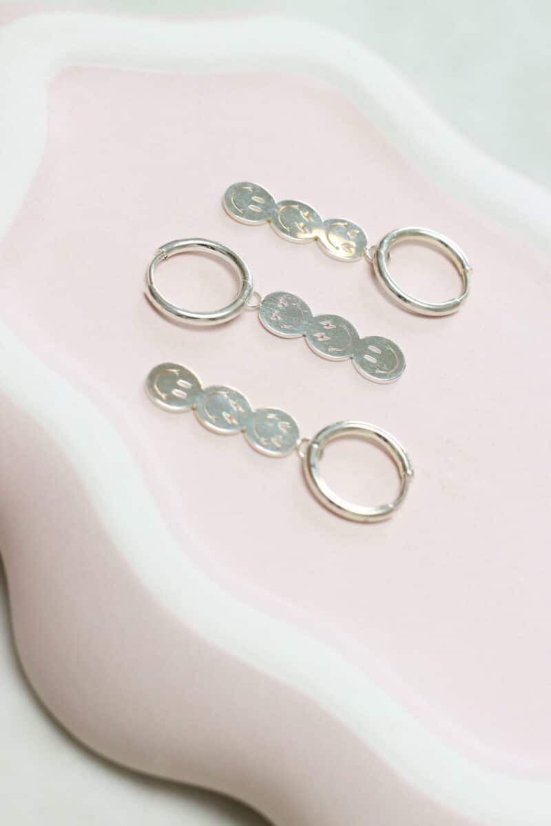 Happy smiley hoop silver