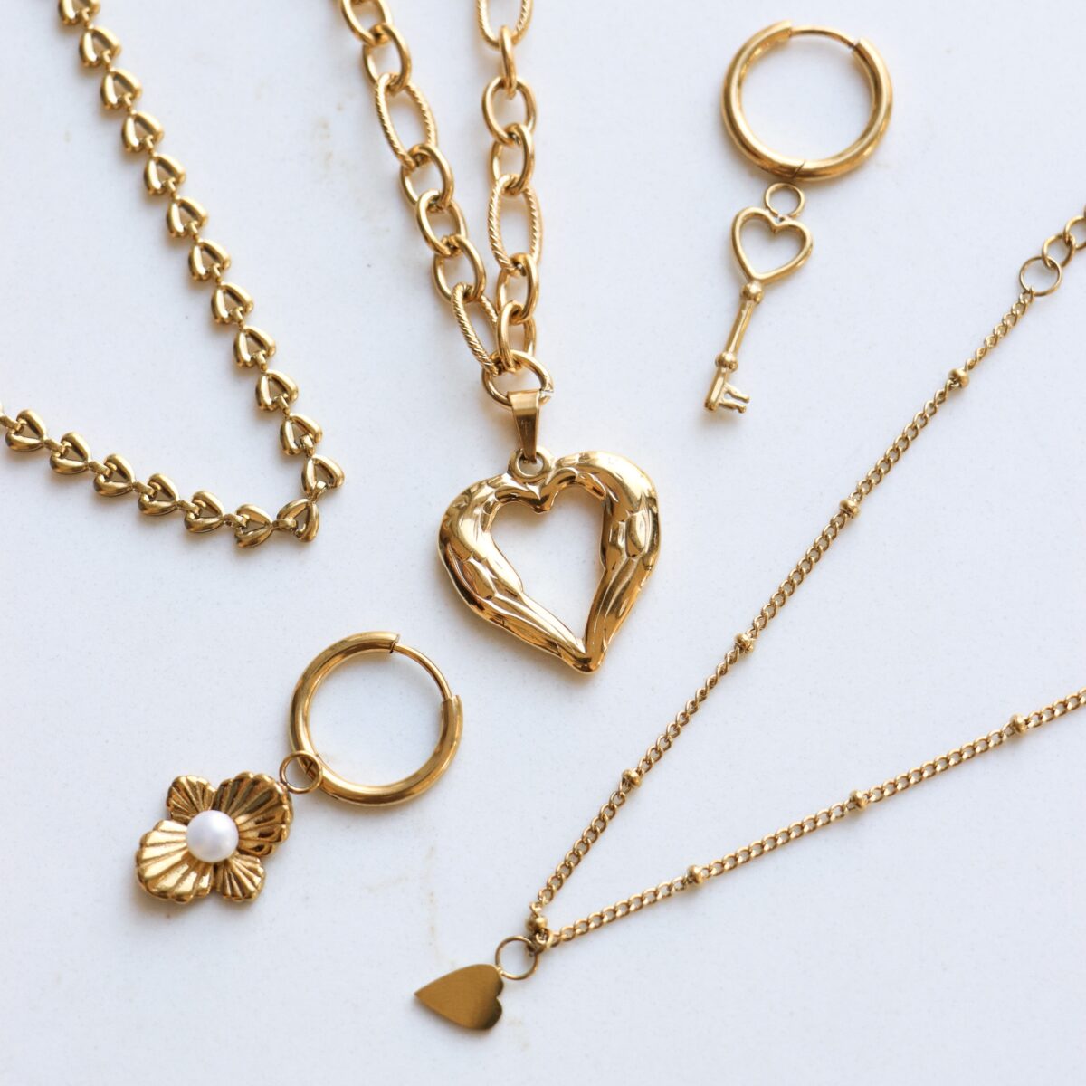 Heart necklace gold