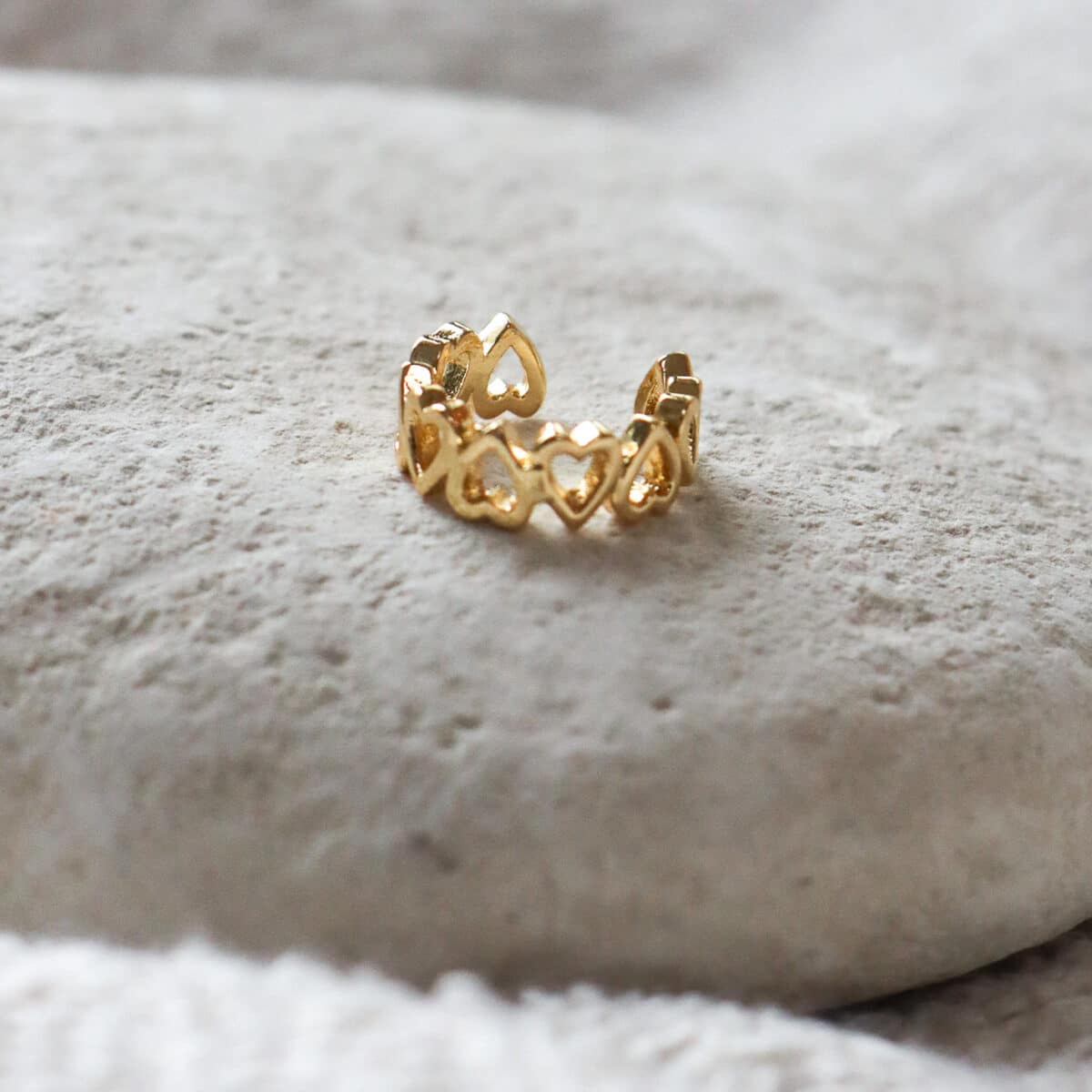 Hearts ear cuff gold