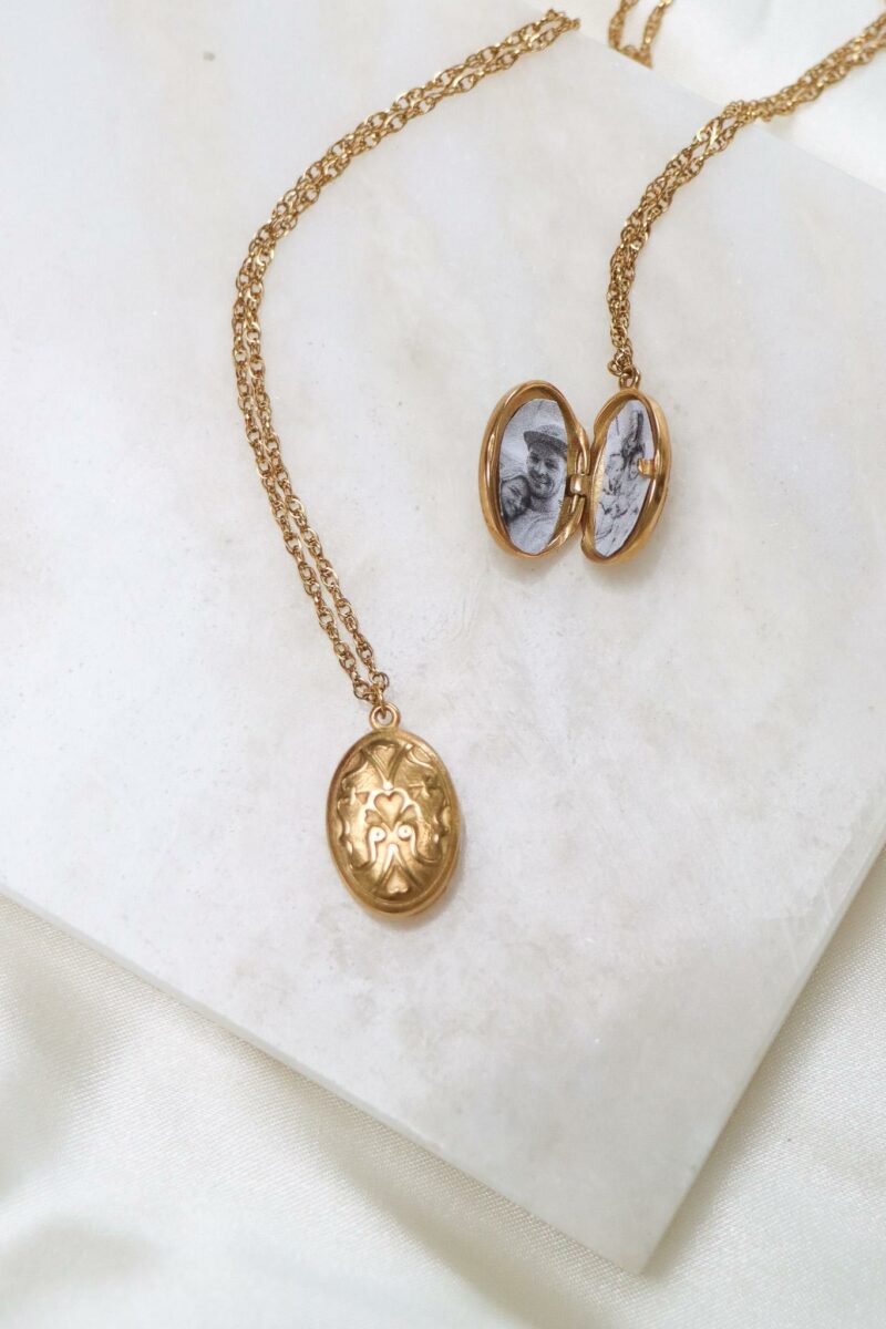 Hidden memories necklace gold