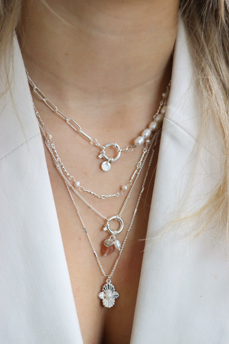 Hidden pearl necklace silver