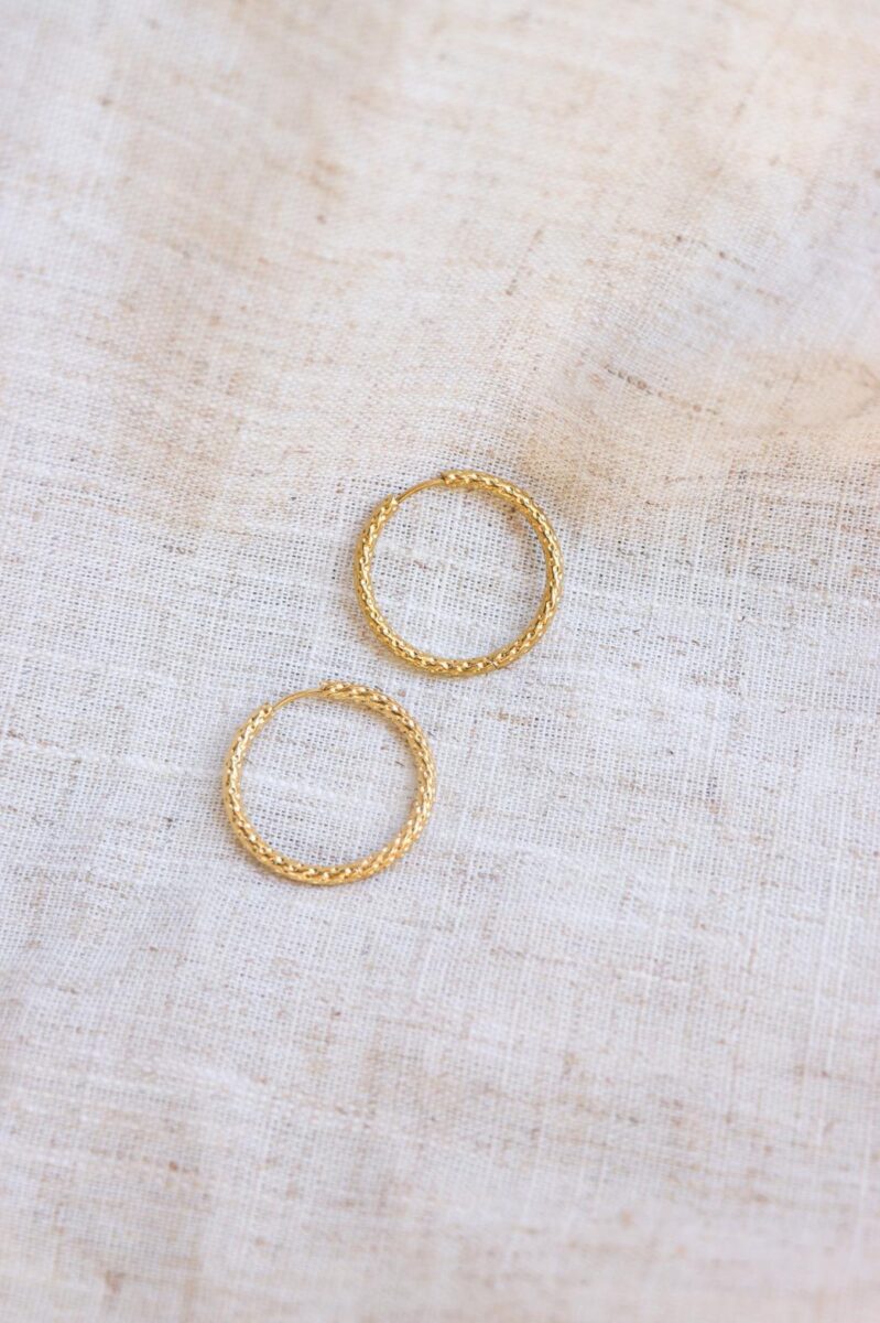 Hilly medium hoop gold