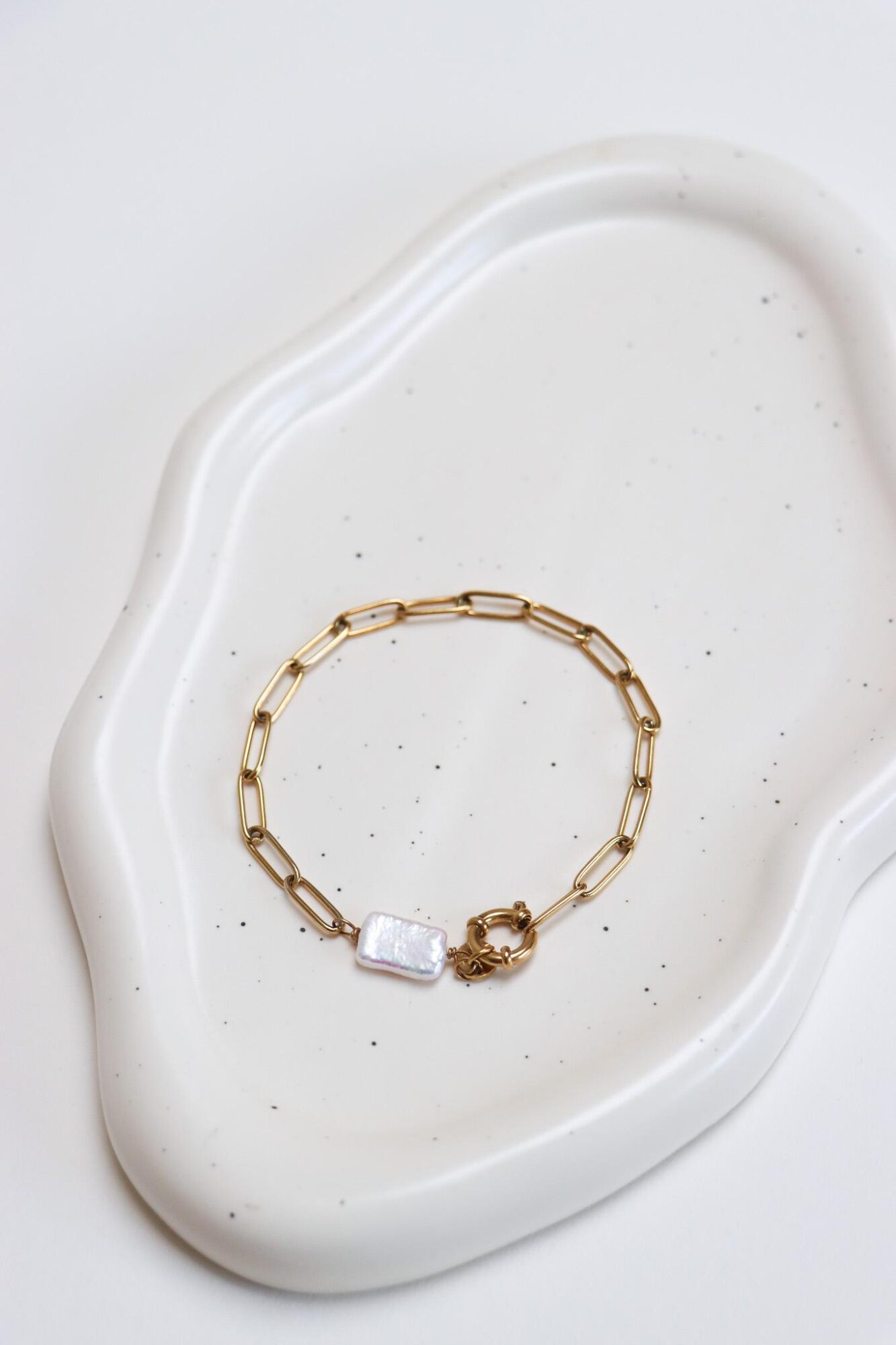 Hold on big pearl bracelet gold