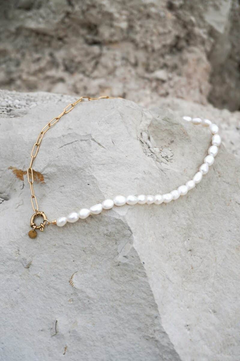 Hold on pearl necklace gold