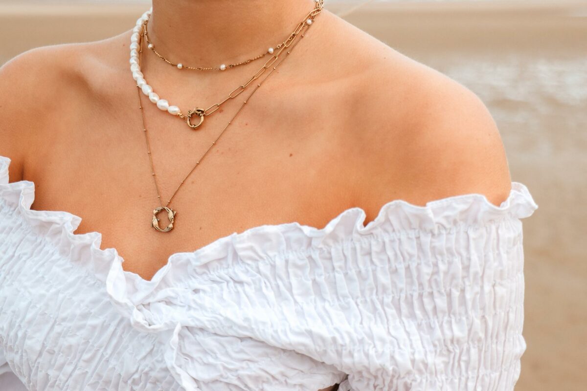 Hold on pearl necklace gold