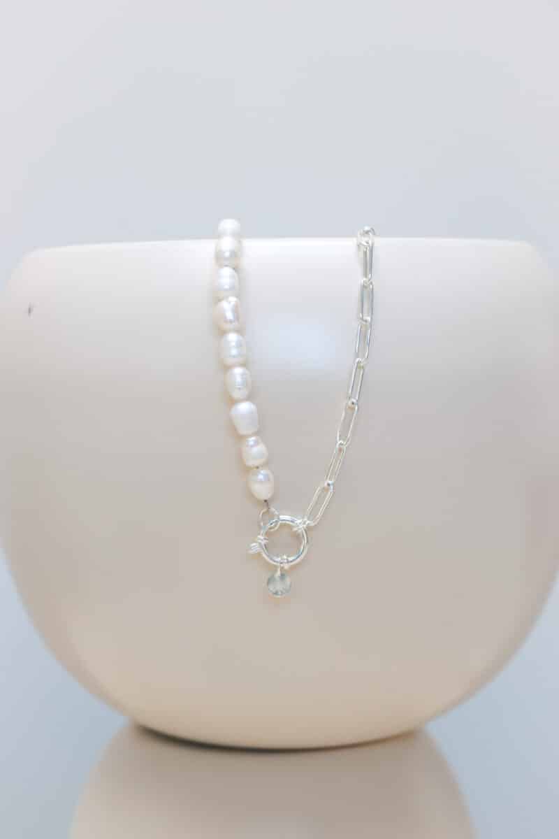 Hold on pearl necklace silver