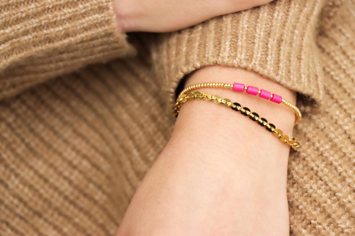 Hooked up round bracelet gold