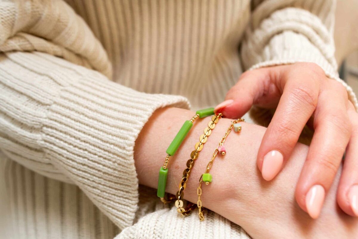Hooked up round bracelet gold