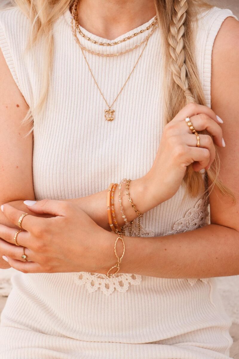 Infinity oval bracelet gold