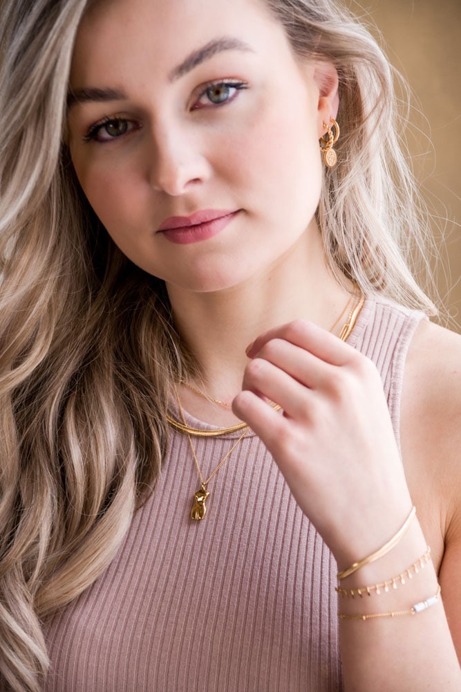 La femme necklace gold