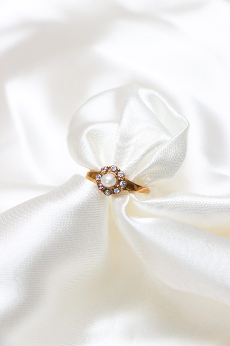 Lilac pearl ring gold