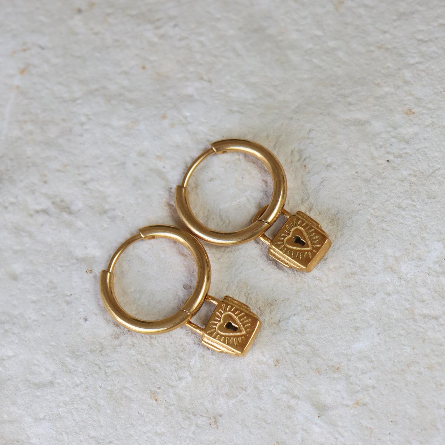 Lock of love hoop gold