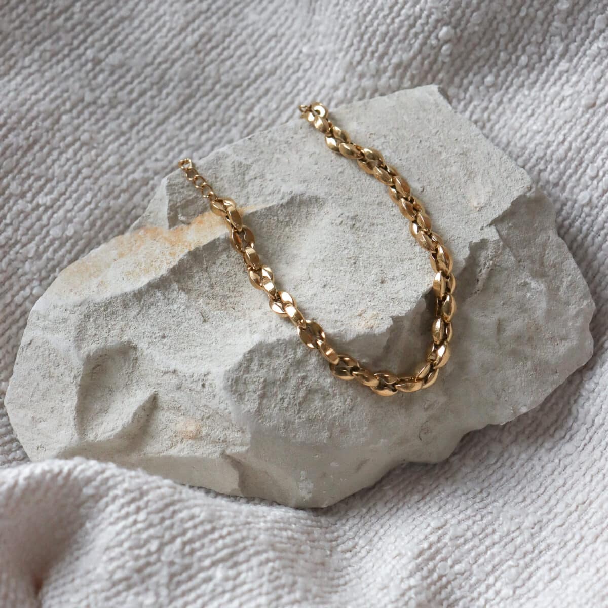 Locked bracelet gold
