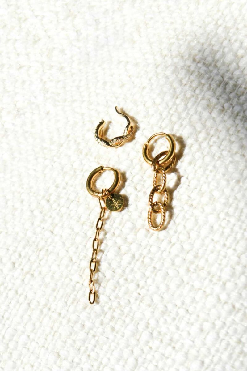 Long chain hoop gold