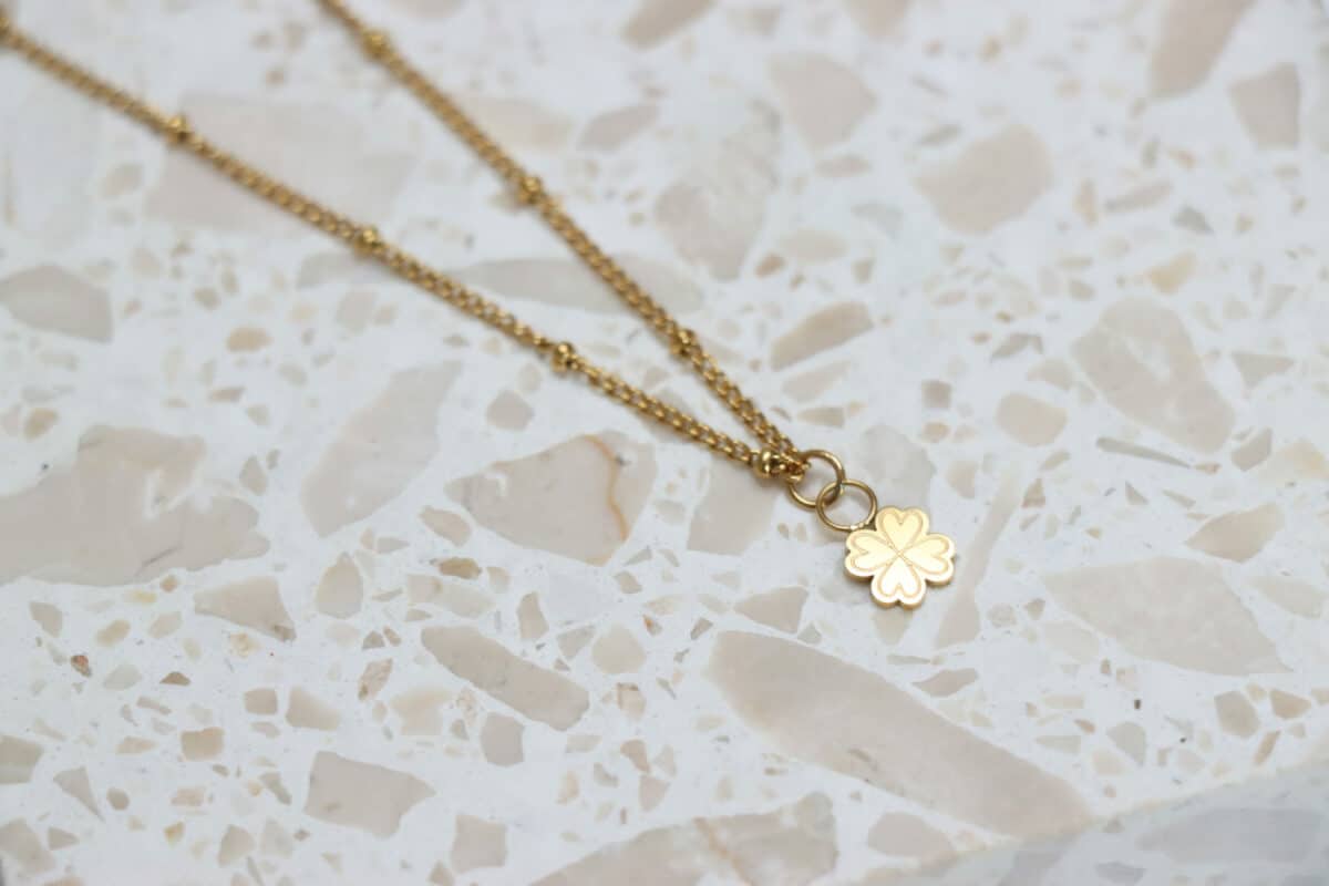 Lucky clover necklace gold