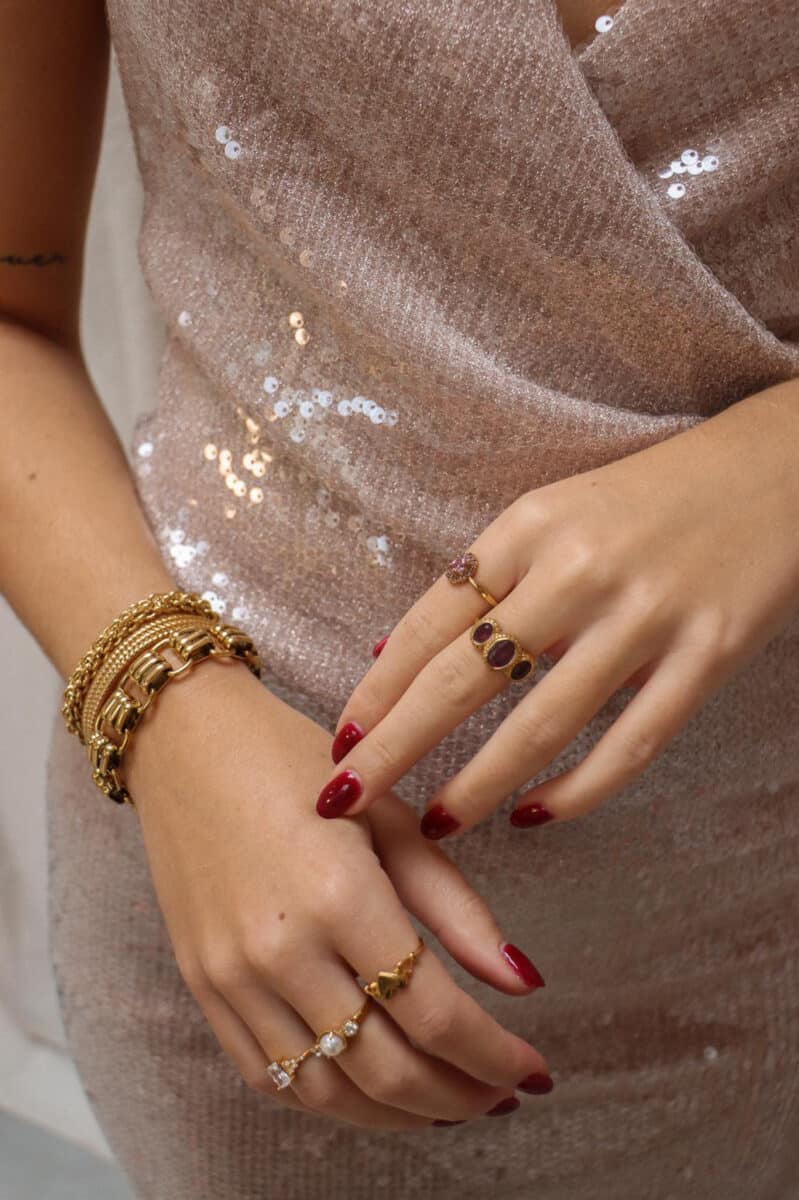 Magenta queen ring gold