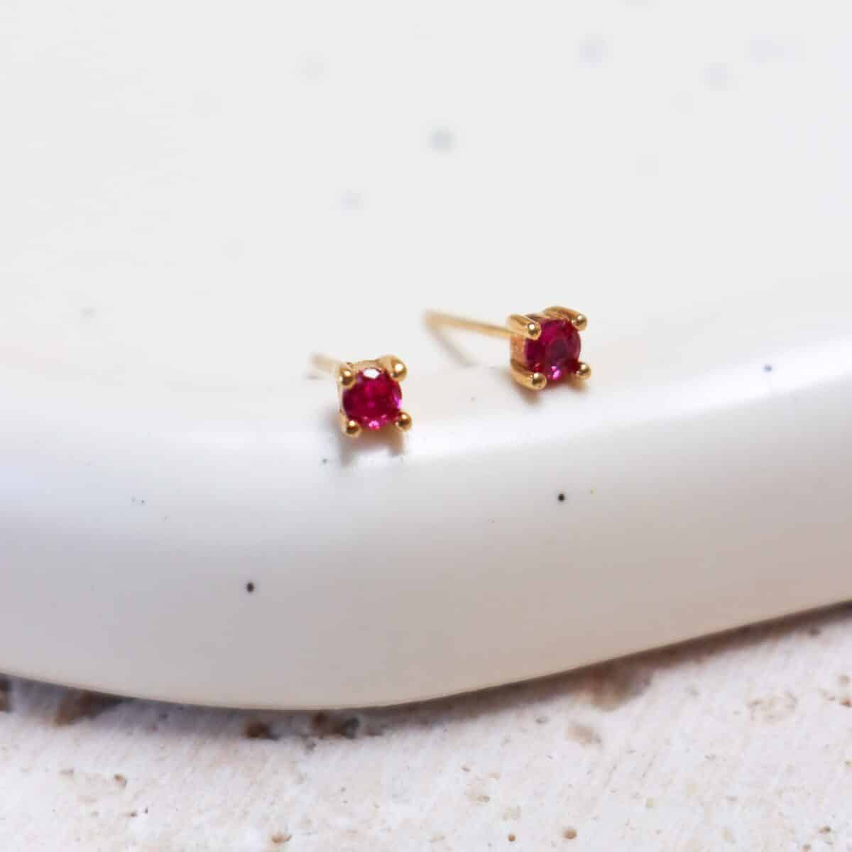 Magenta stone gold