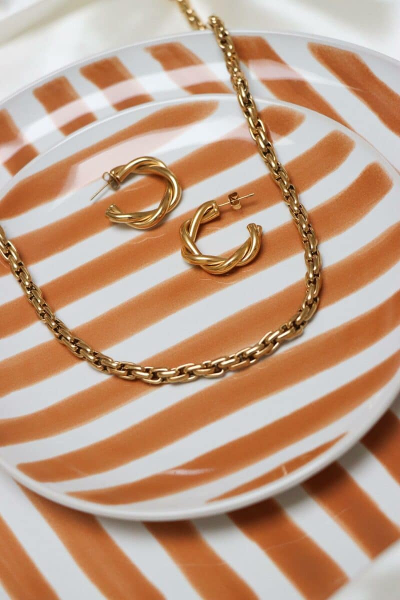 Majesty necklace gold