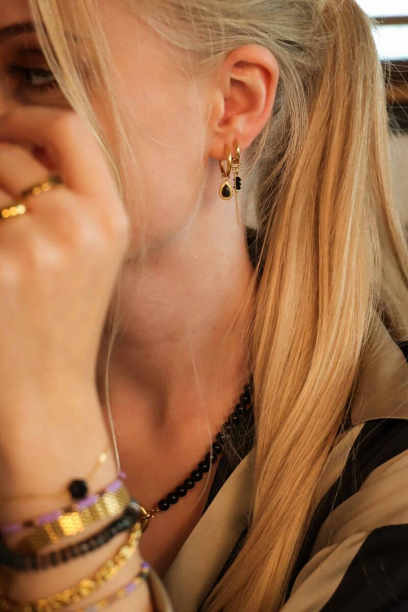 Noir hoop gold
