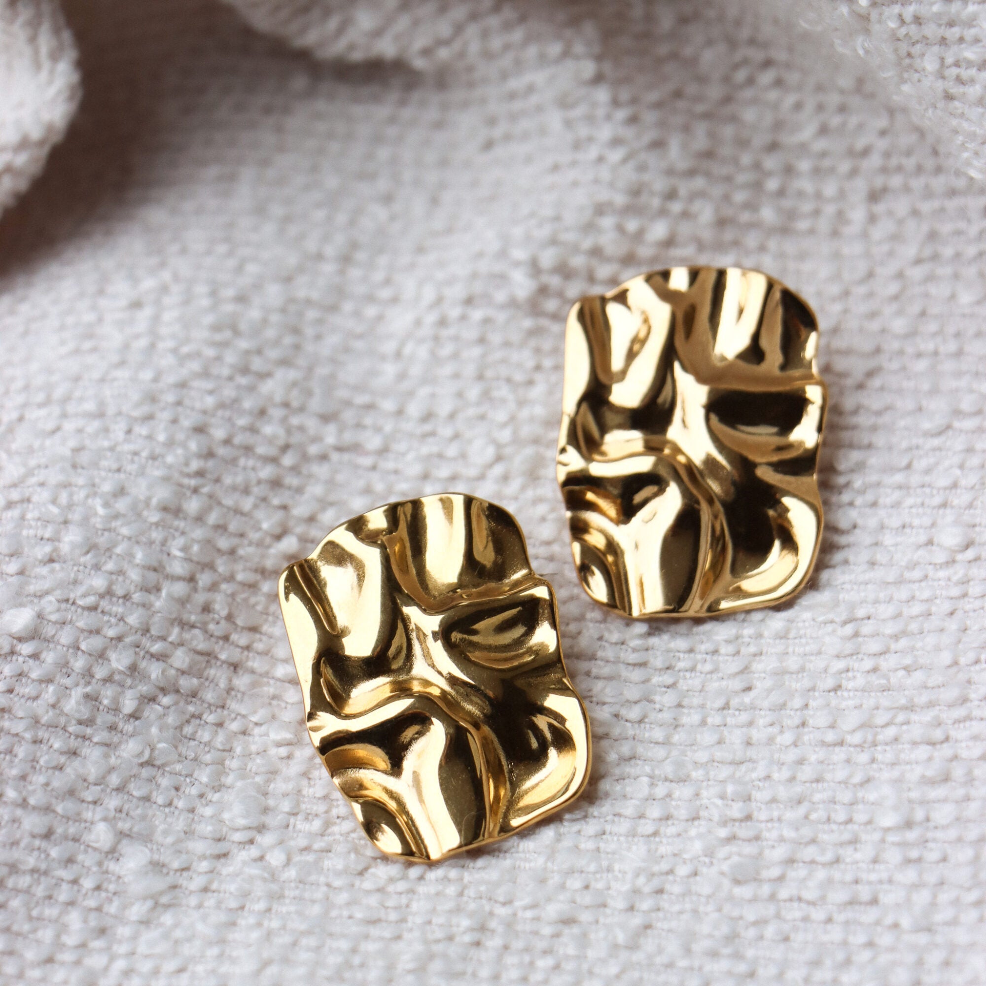 Opera hoop gold