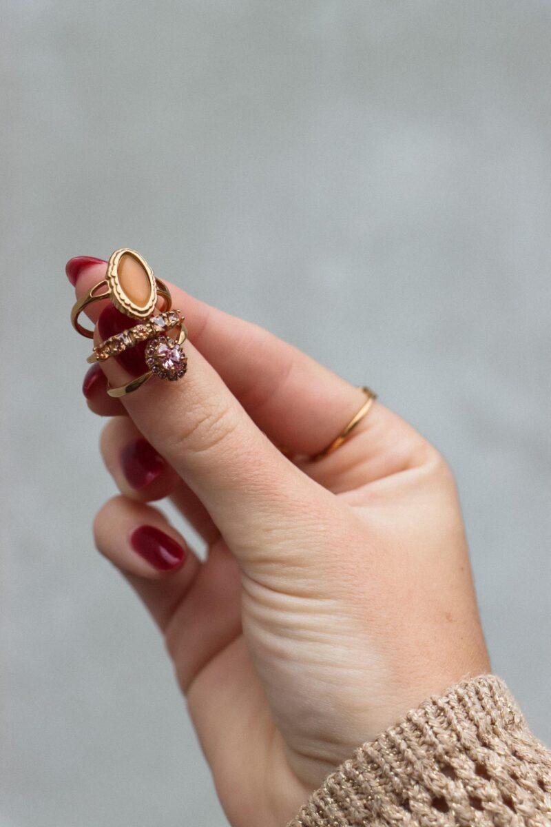 Oval cat eye ring gold