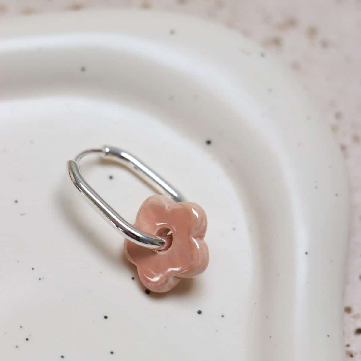 Oval flower hoop silver