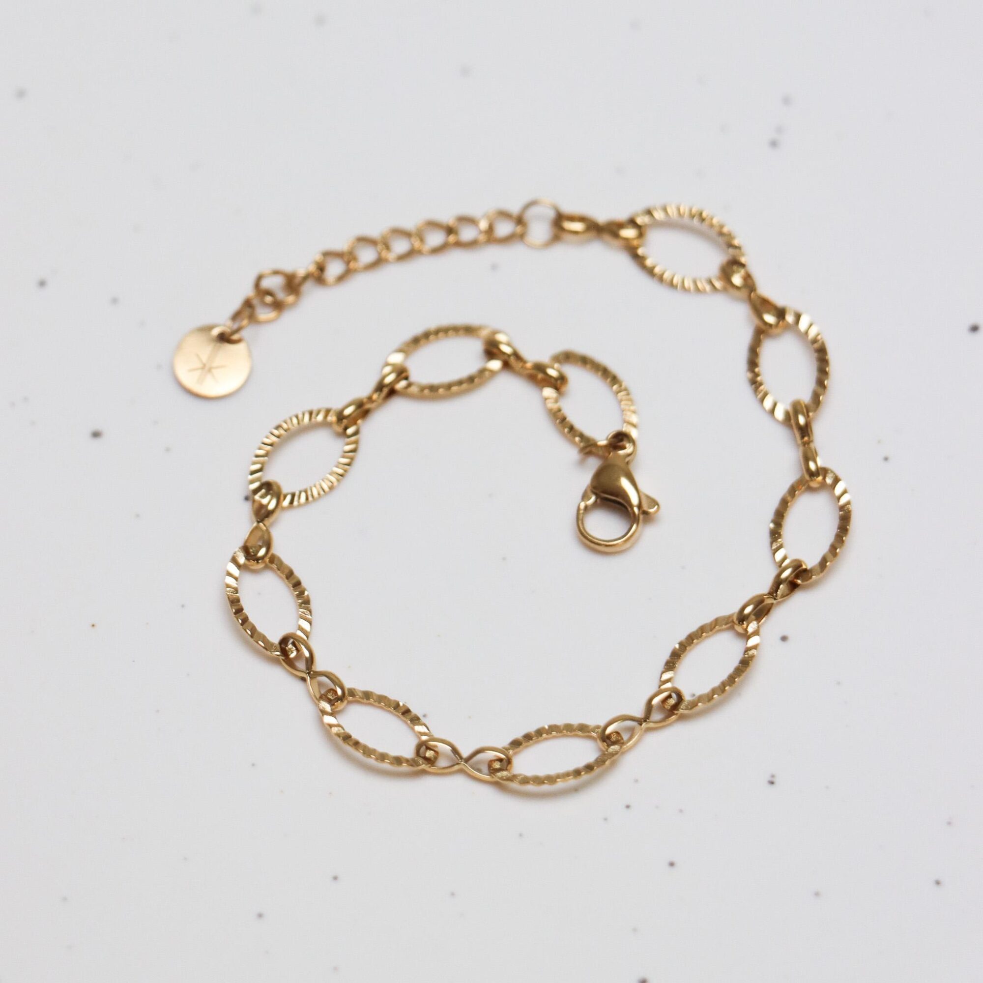 Oval line bracelet gold