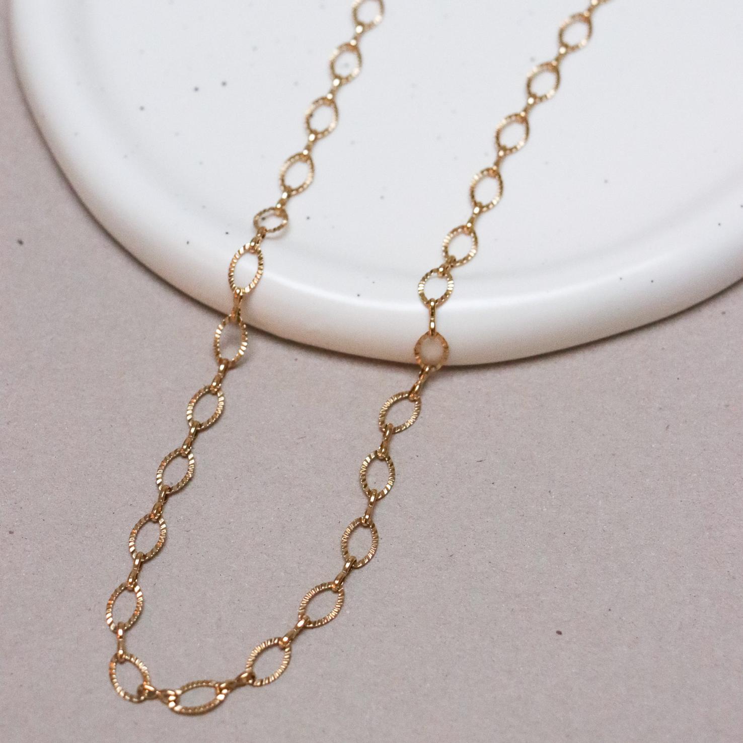 Oval line necklace gold
