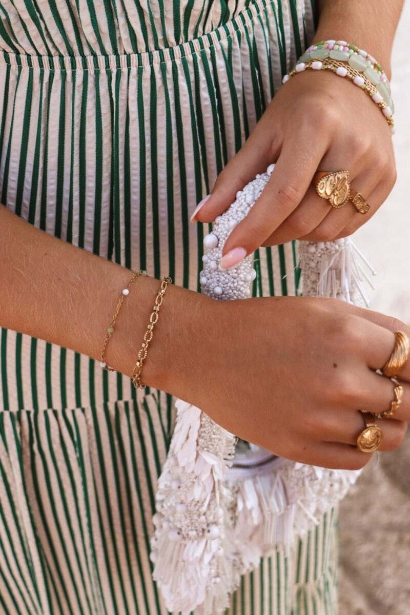 Oval loop bracelet gold