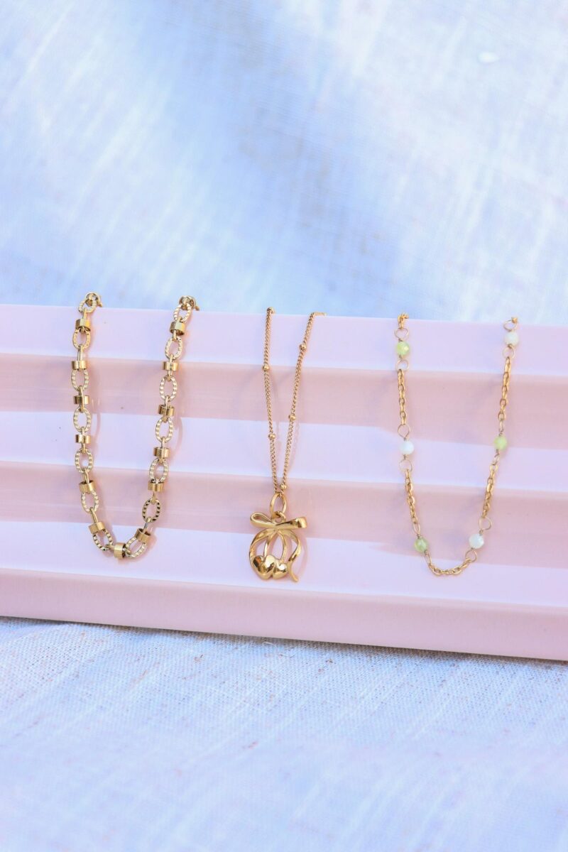 Oval loop necklace gold