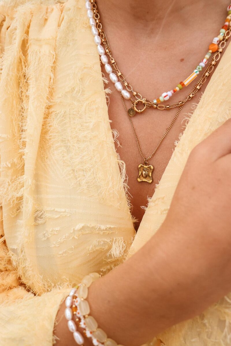 Oval loop necklace gold