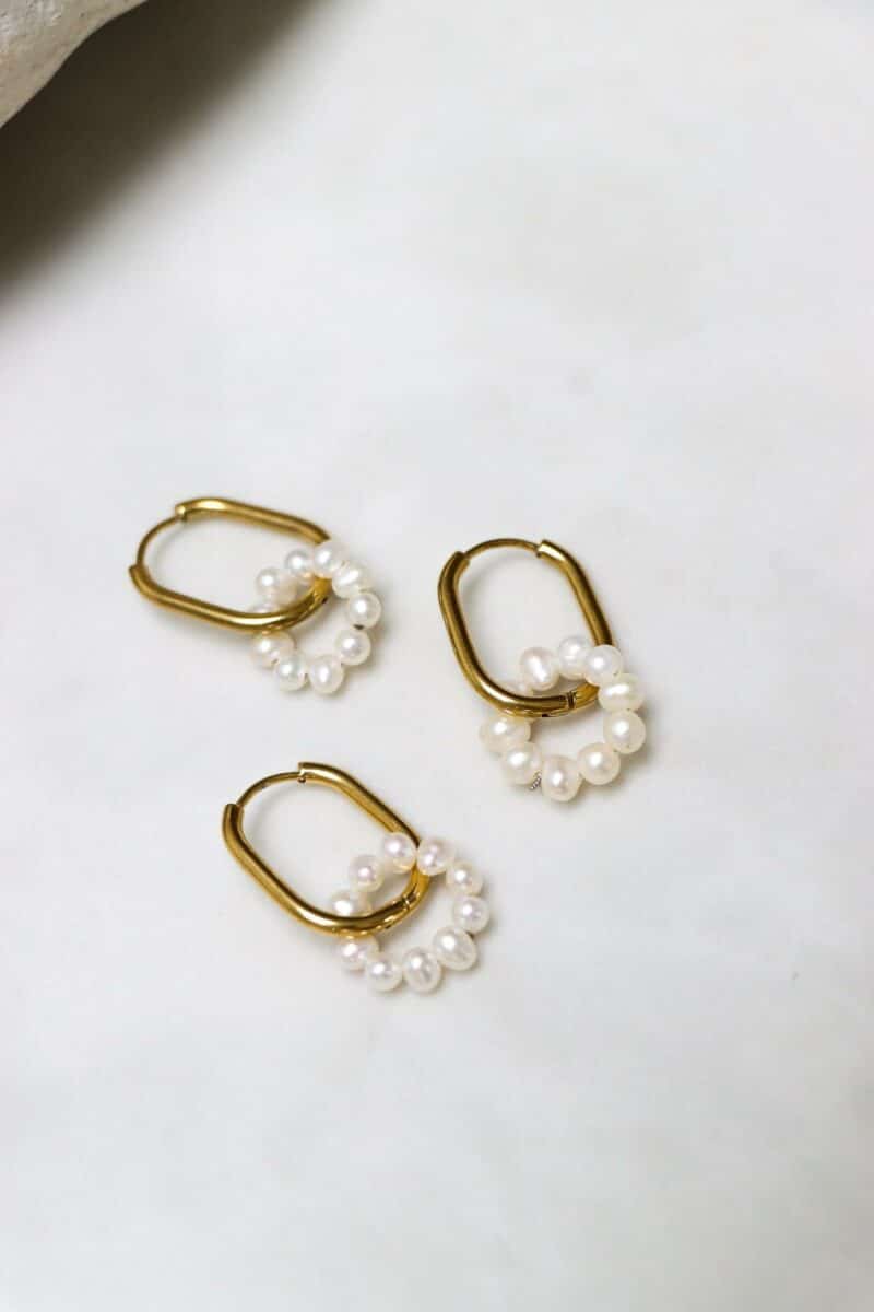 Oval pearl hoop gold