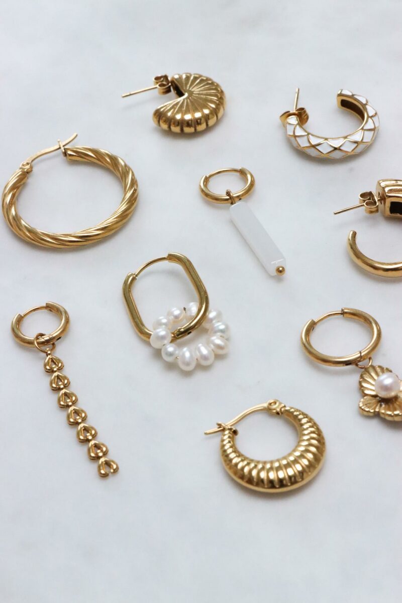 Oval pearl hoop gold