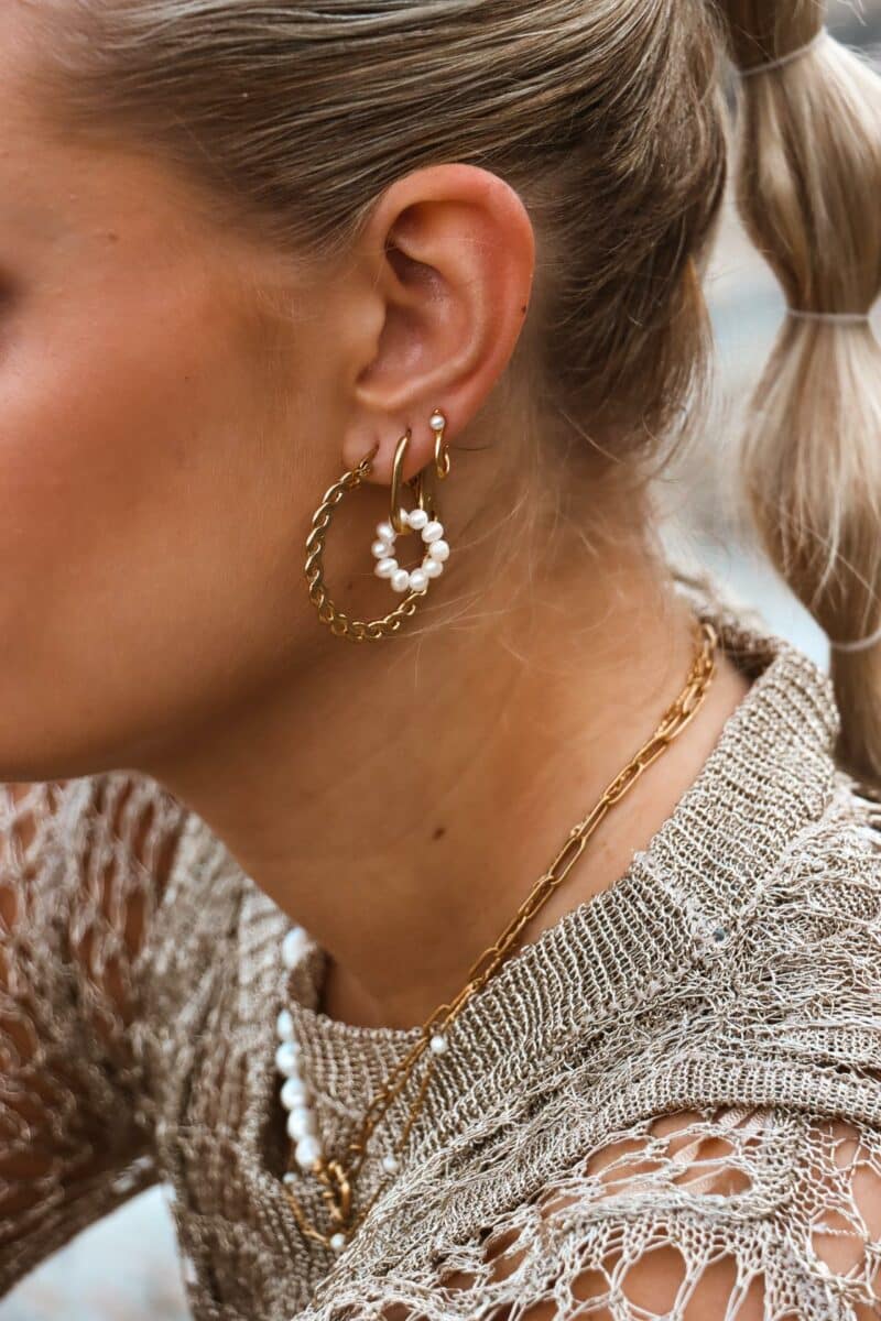 Oval pearl hoop gold