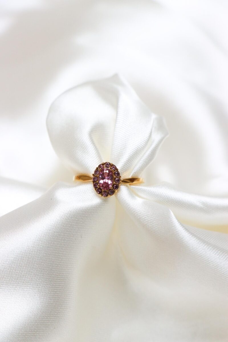 Oval Rhodolite ring gold