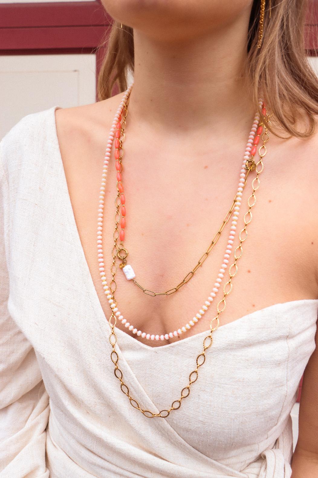 Peachy baby long necklace gold