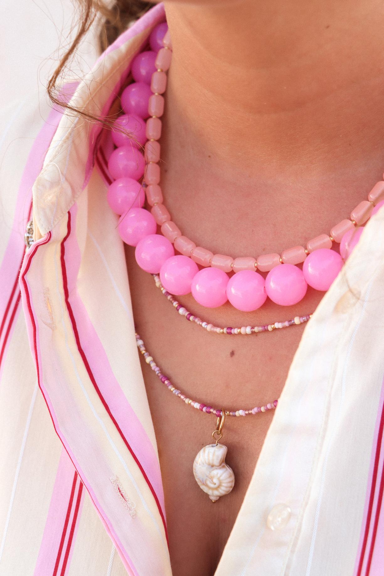 Peachy beads necklace gold