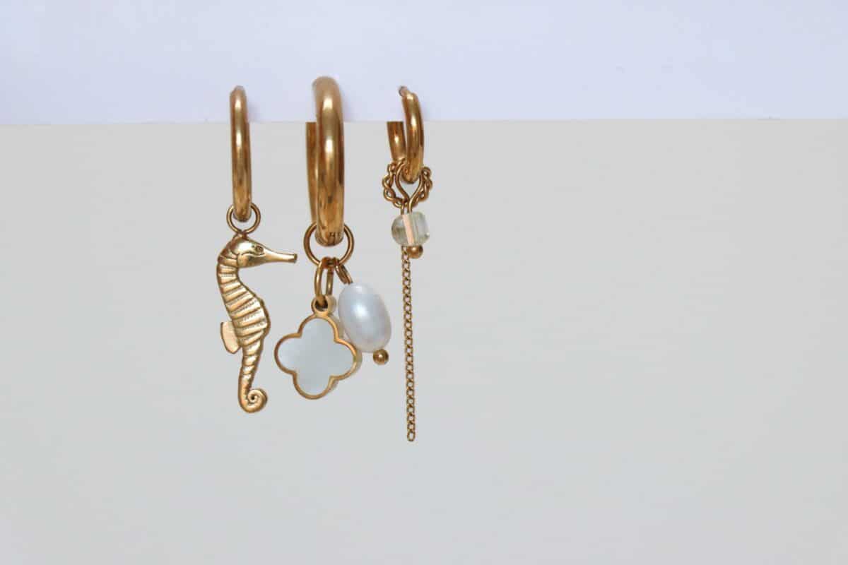 Pearl clover hoop gold