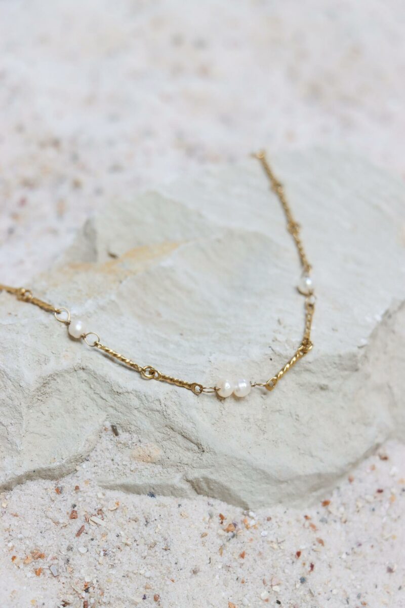 Pearl pearl pearl necklace gold