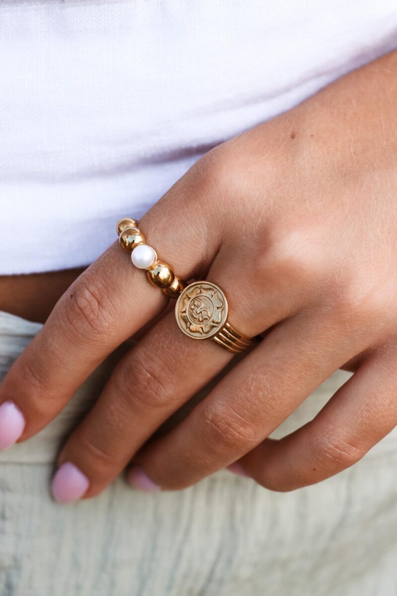 Pearl ring gold