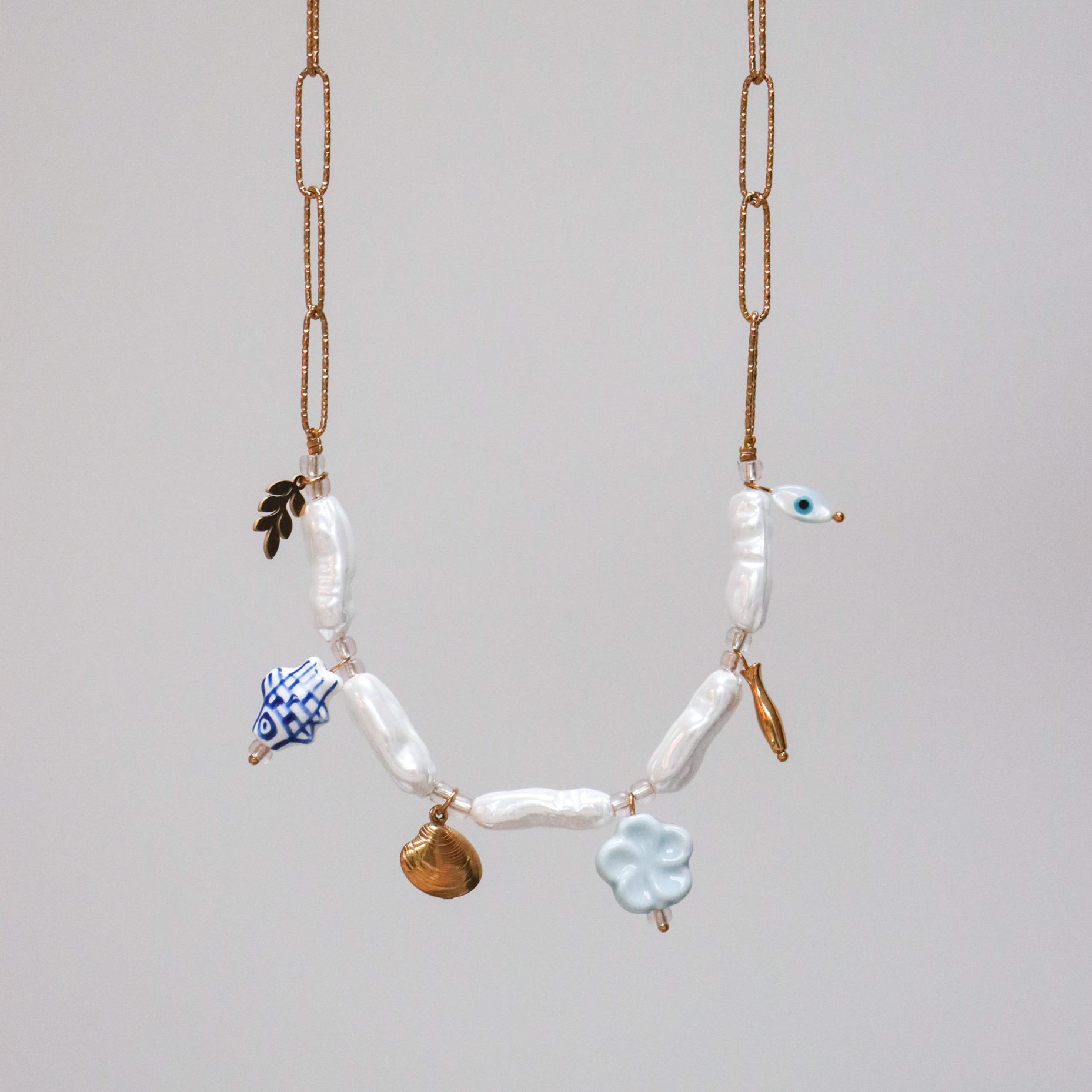 Queen of the sea necklace gold