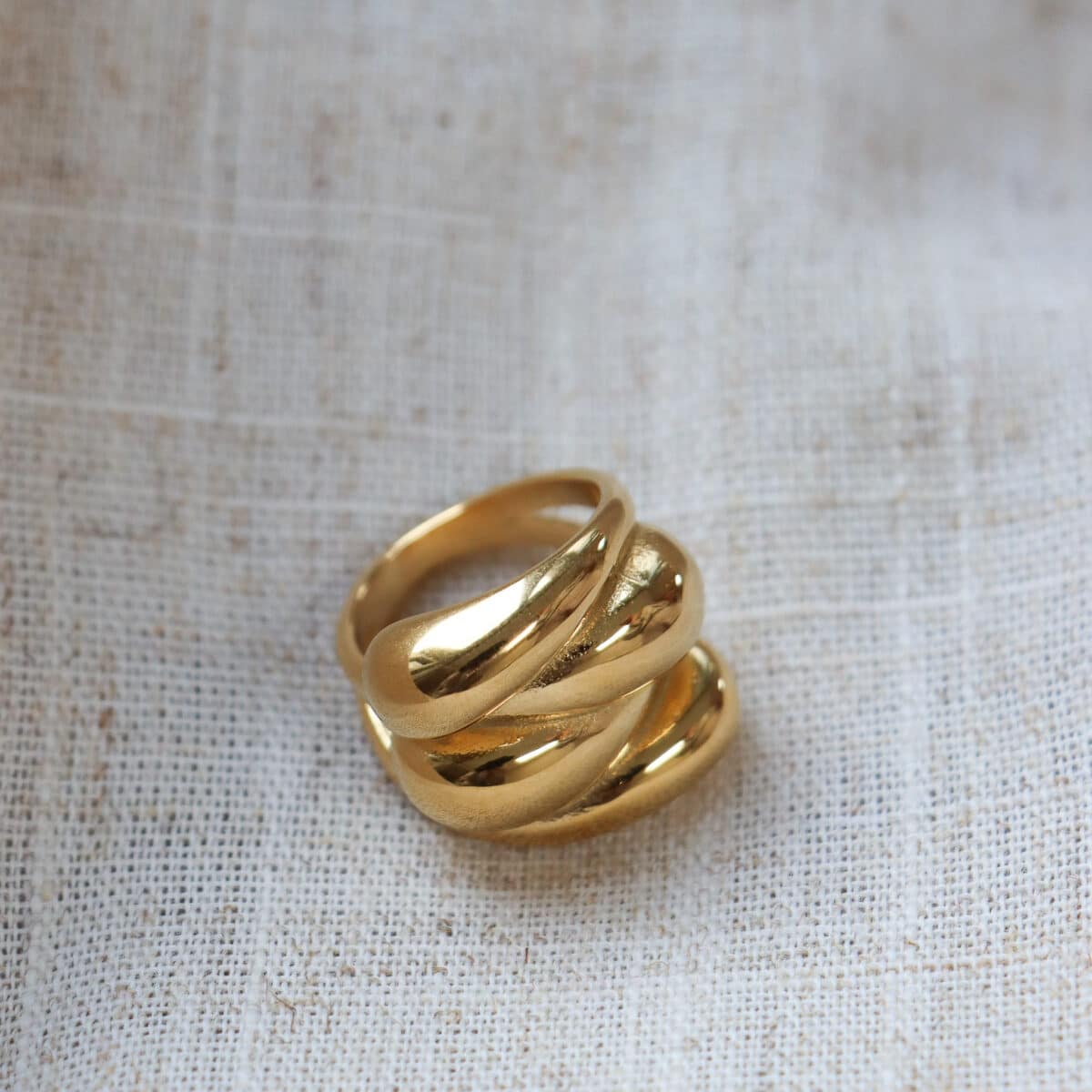 Queen of Waves ring gold