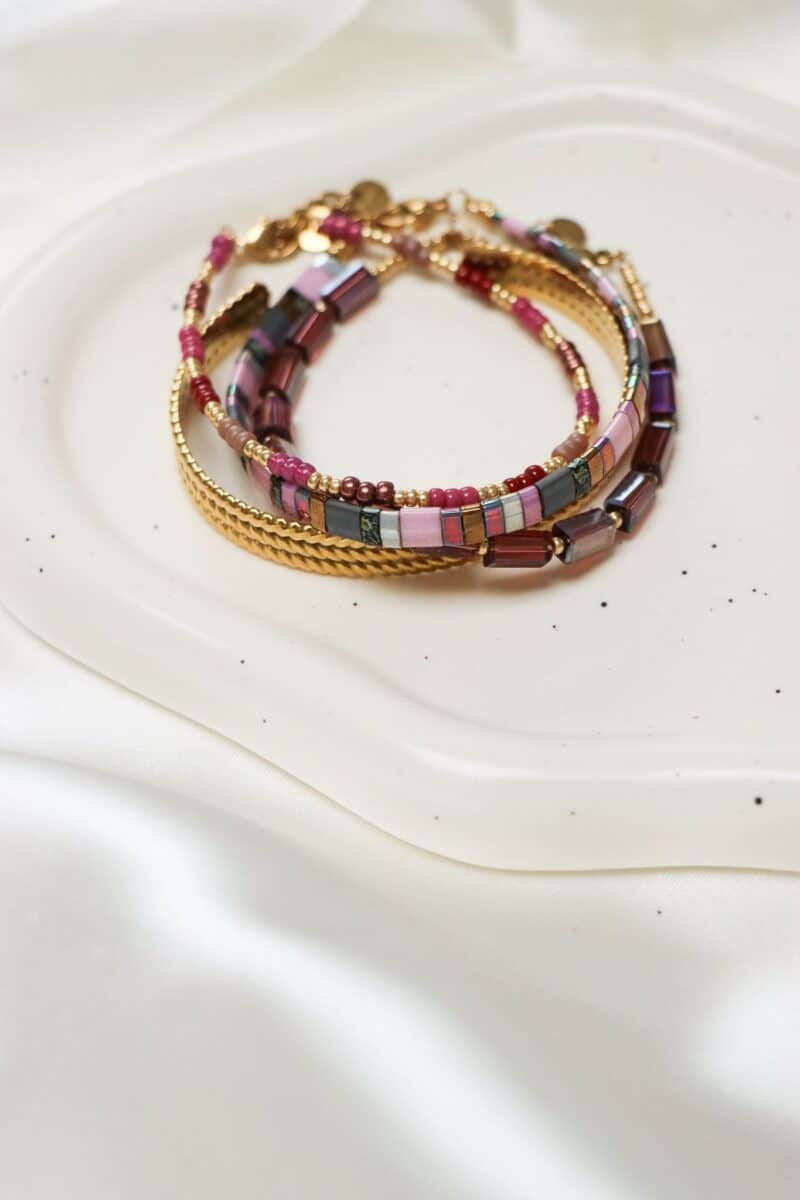 Raspberry rainbow bracelet gold