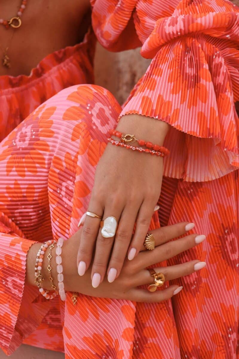 Red flowers bracelet gold