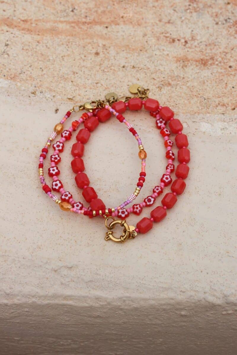 Red flowers bracelet gold