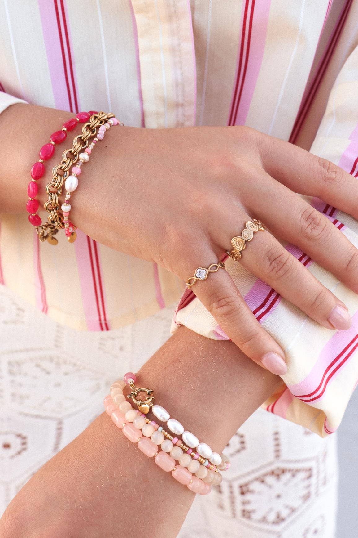 Red velvet bracelet gold