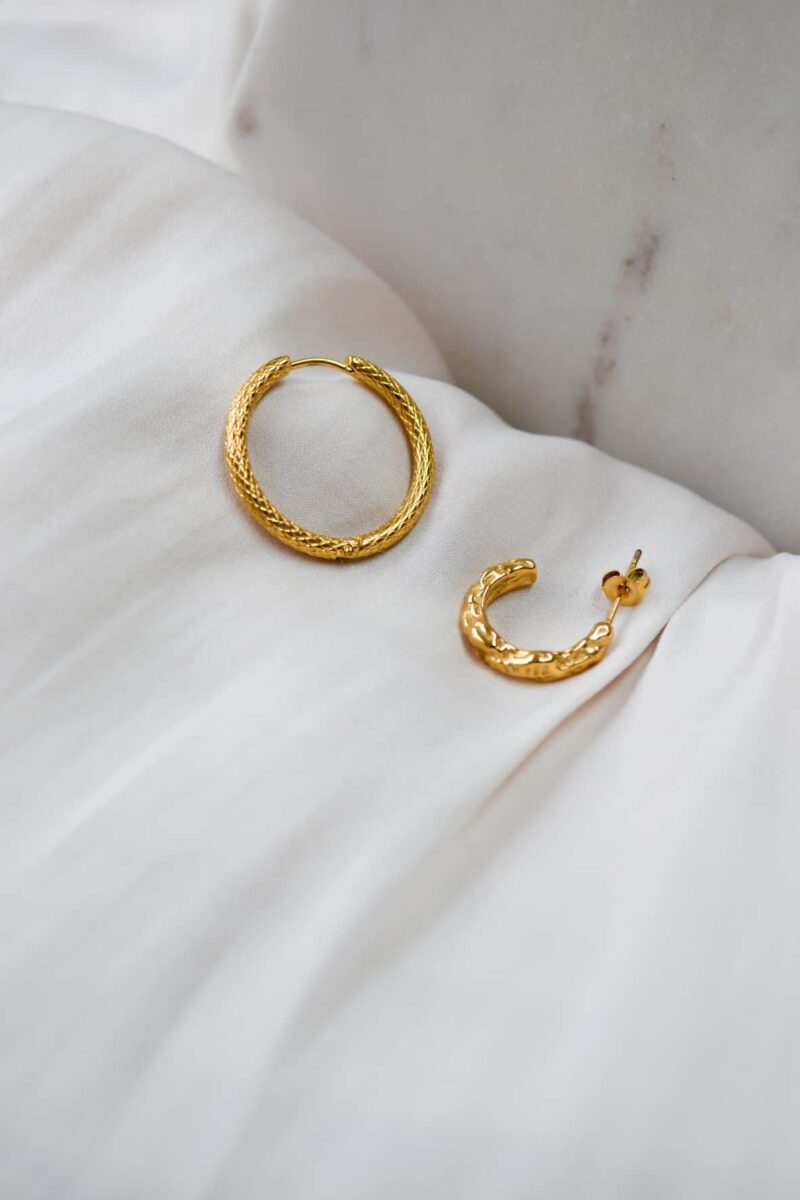 Rock solid hoop gold