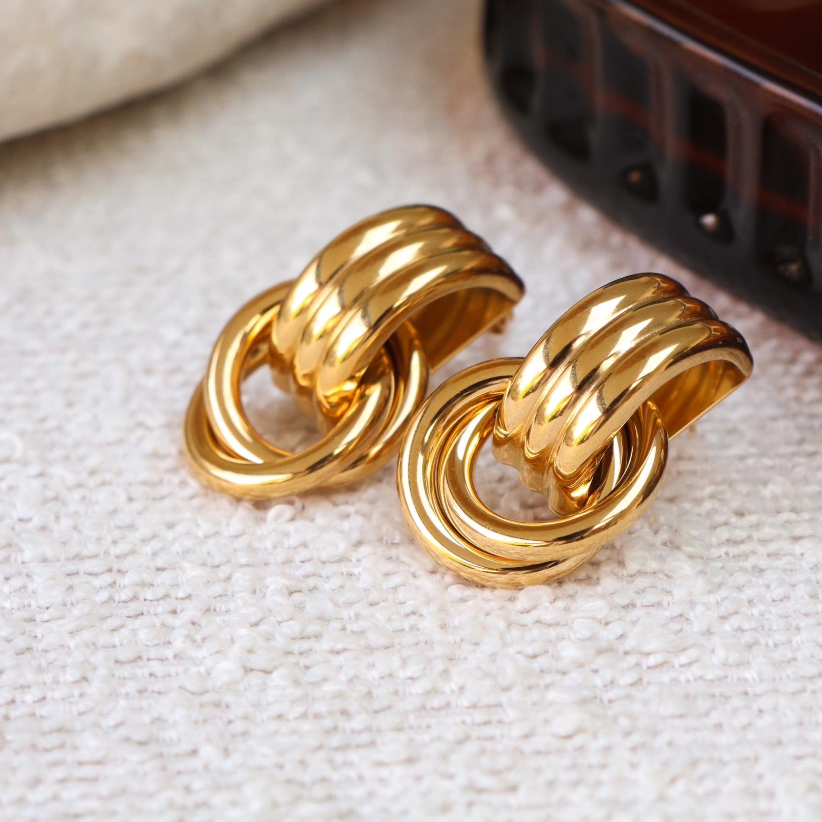 Round and round hoop gold