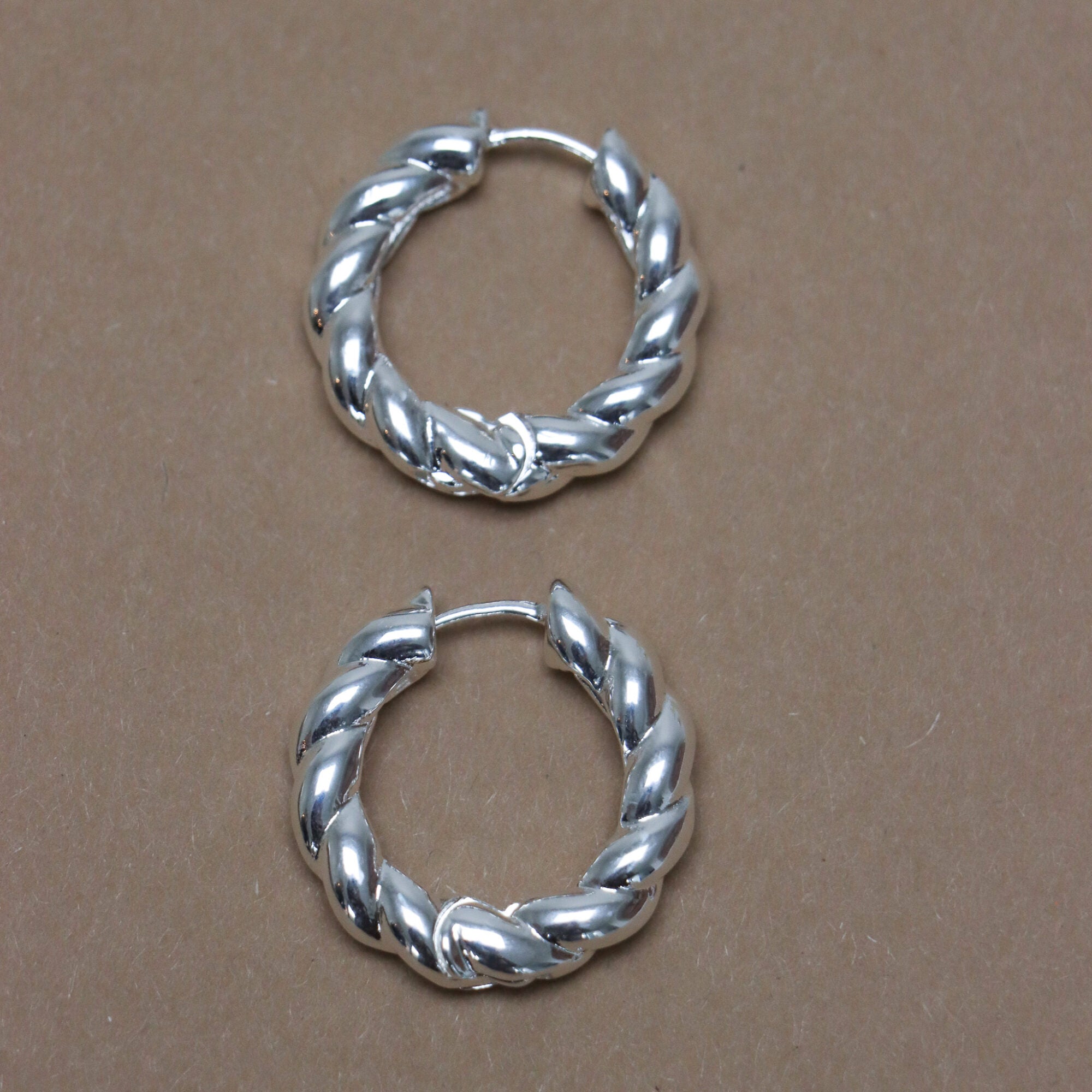 Round rebel hoop silver