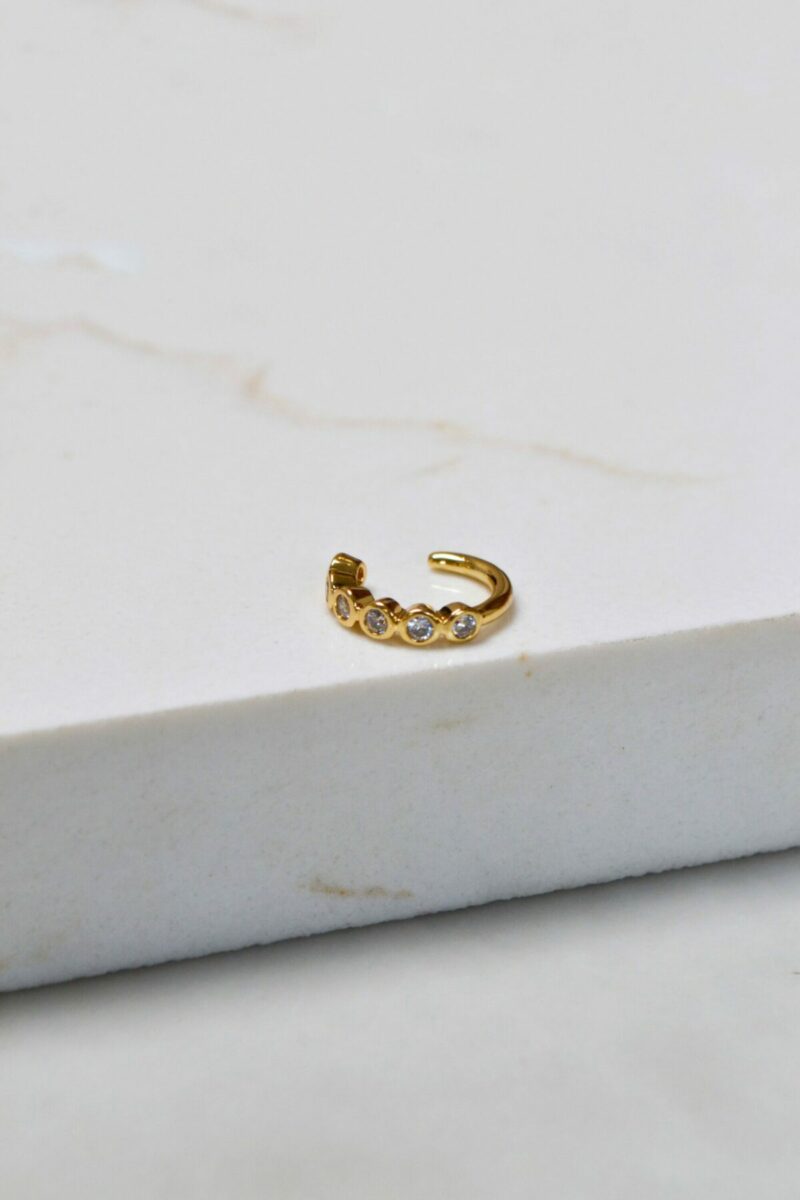 Round shiny ear cuff gold